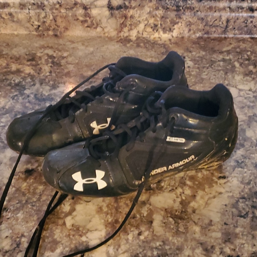 Mens size 9.5 Under Armour cleats